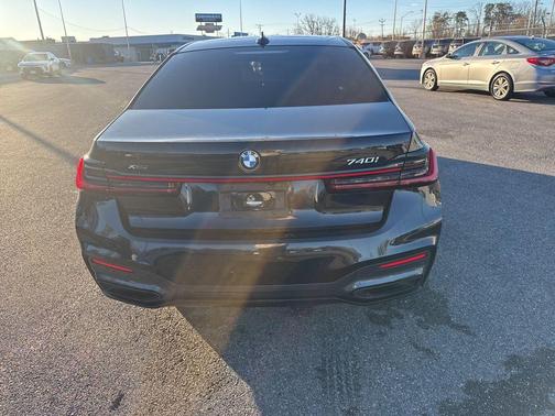 2022 BMW 740 i xDrive