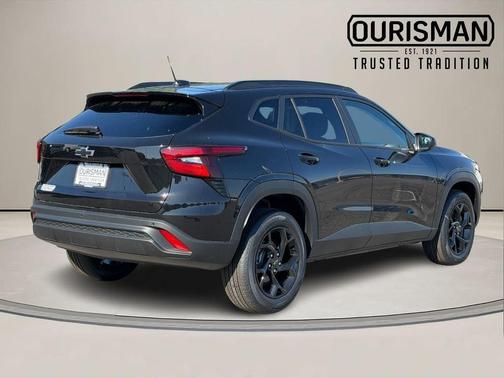 Mosaic Black Metallic 2026 Chevrolet Trax LT