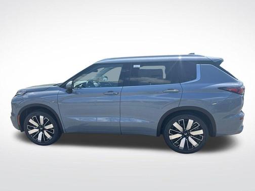 Moonstone Gray Metallic 2026 Mitsubishi Outlander Black Edition