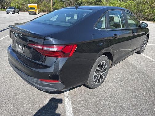 Deep Black Pearl Effect 2024 Volkswagen Jetta 1.5T S