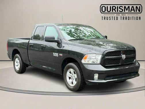 Brilliant Black Crystal Pearlcoat 2017 RAM 1500 Express