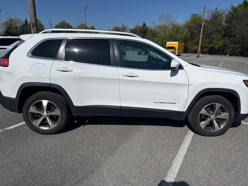 Bright White Clearcoat 2021 Jeep Cherokee Limited