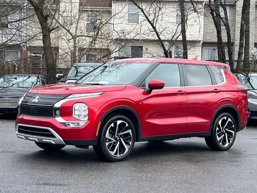2024 Mitsubishi Outlander SE