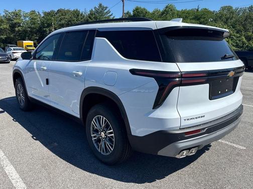 Polar White 2026 Chevrolet Traverse LT