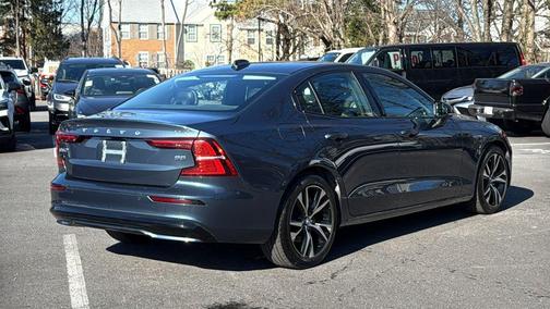 2024 Volvo S60 B5 Core Dark Theme