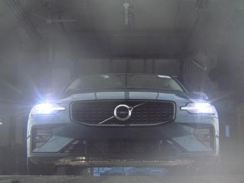 2024 Volvo S60 B5 Core Dark Theme