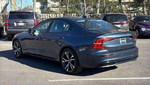 2024 Volvo S60 B5 Core Dark Theme