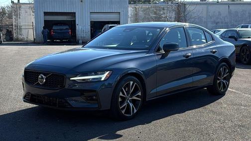 2024 Volvo S60 B5 Core Dark Theme