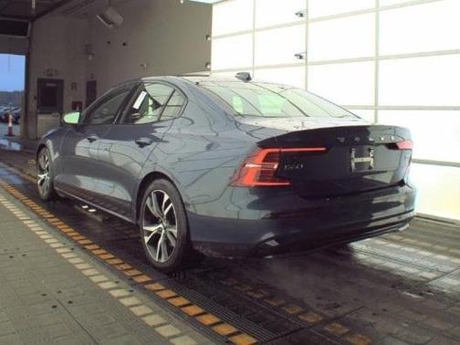 2024 Volvo S60 B5 Core Dark Theme