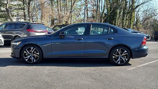 2024 Volvo S60 B5 Core Dark Theme