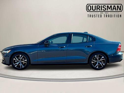 2024 Volvo S60 B5 Core Dark Theme