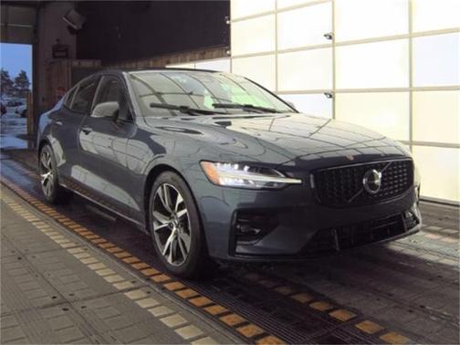 2024 Volvo S60 B5 Core Dark Theme