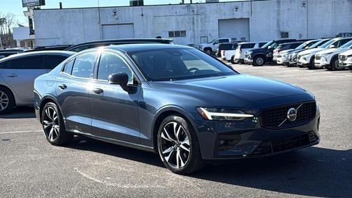 2024 Volvo S60 B5 Core Dark Theme