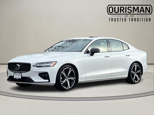 2024 Volvo S60 B5 Plus Dark Theme