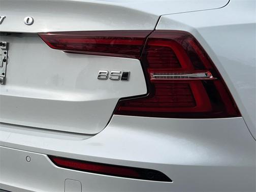 2024 Volvo S60 B5 Plus Dark Theme