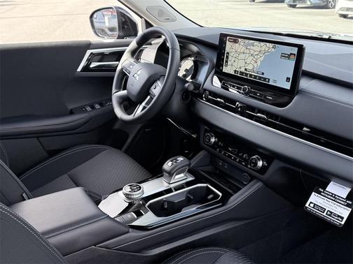 2025 Mitsubishi Outlander ES