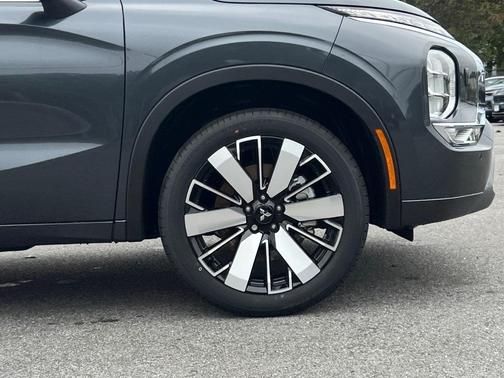 2025 Mitsubishi Outlander SEL