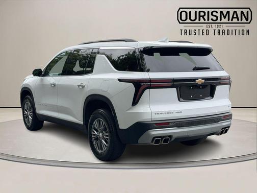 Summit White 2024 Chevrolet Traverse LT