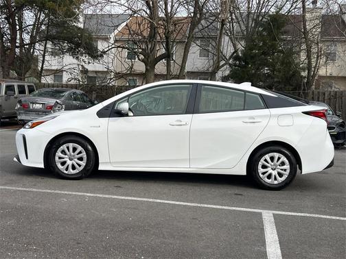 2022 Toyota Prius LE