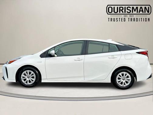 2022 Toyota Prius LE