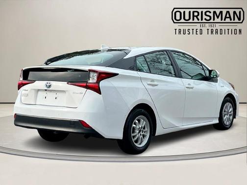 2022 Toyota Prius LE