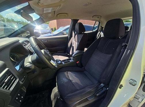 2022 Nissan Leaf SV
