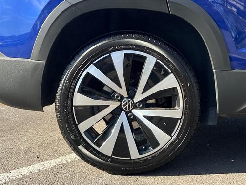 2024 Volkswagen Taos 1.5T SE