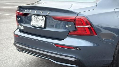 2024 Volvo S60 B5 Core Dark Theme