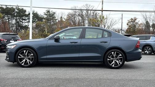 2024 Volvo S60 B5 Core Dark Theme