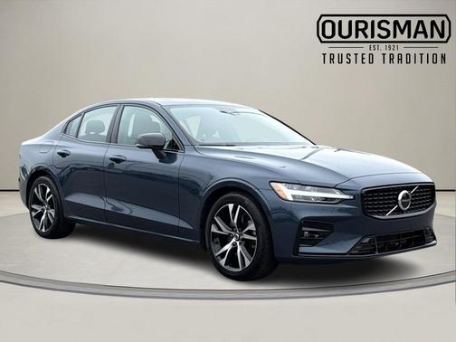 2024 Volvo S60 B5 Core Dark Theme