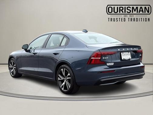 2024 Volvo S60 B5 Core Dark Theme