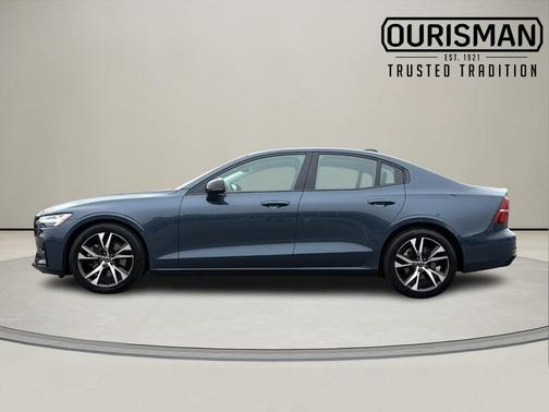 2024 Volvo S60 B5 Core Dark Theme