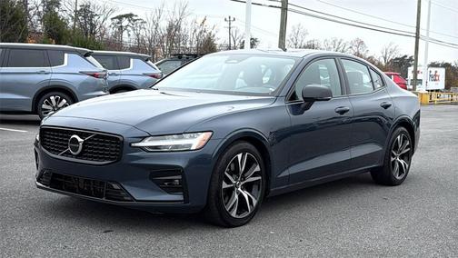 2024 Volvo S60 B5 Core Dark Theme