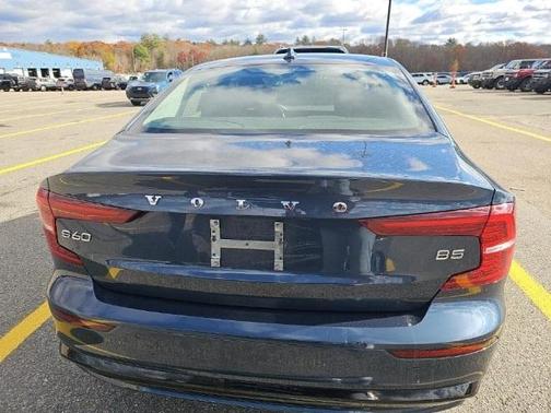 2024 Volvo S60 B5 Core Dark Theme