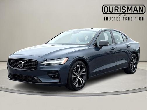 2024 Volvo S60 B5 Core Dark Theme