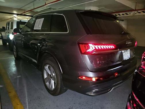 2022 Audi Q7 45 Premium