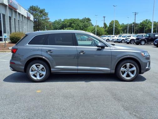 2022 Audi Q7 45 Premium