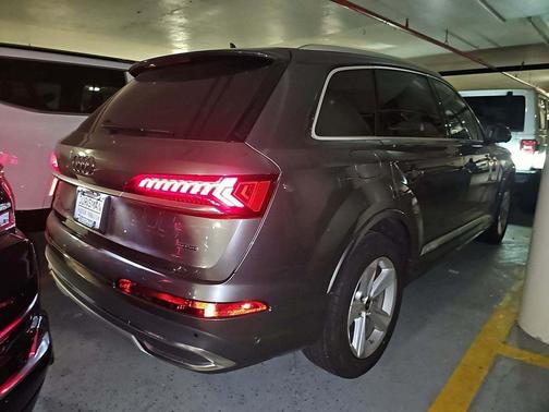 2022 Audi Q7 45 Premium