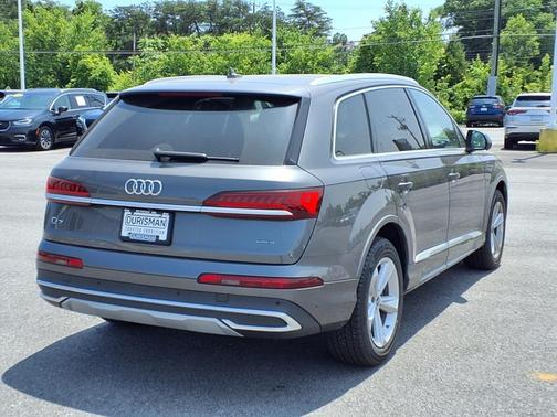 2022 Audi Q7 45 Premium