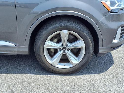 2022 Audi Q7 45 Premium
