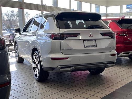 2025 Mitsubishi Outlander SE