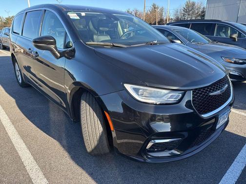 2023 Chrysler Pacifica Touring-L