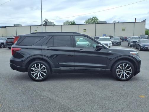 2022 Ford Explorer ST-Line