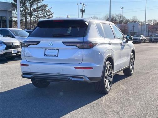 2025 Mitsubishi Outlander SE
