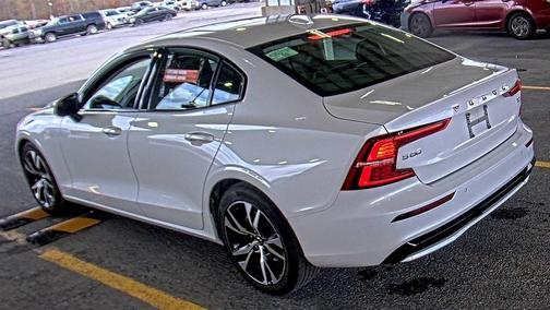 2024 Volvo S60 B5 Core Dark Theme