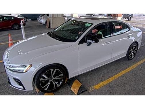 2024 Volvo S60 B5 Core Dark Theme