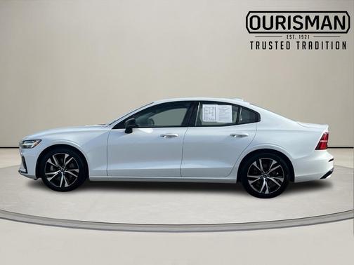 2024 Volvo S60 B5 Core Dark Theme