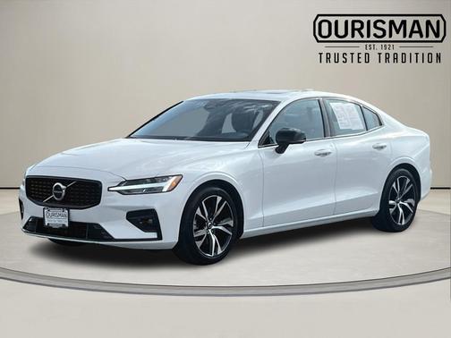 2024 Volvo S60 B5 Core Dark Theme