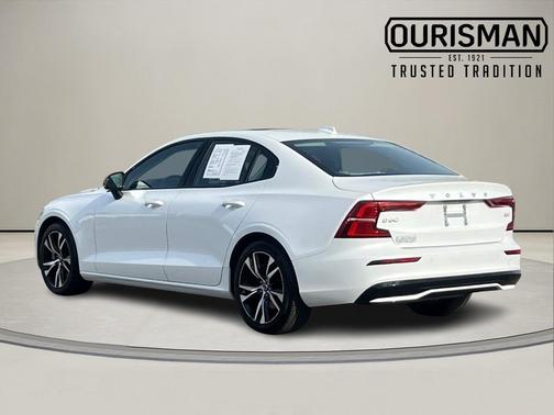 2024 Volvo S60 B5 Core Dark Theme