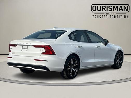 2024 Volvo S60 B5 Core Dark Theme